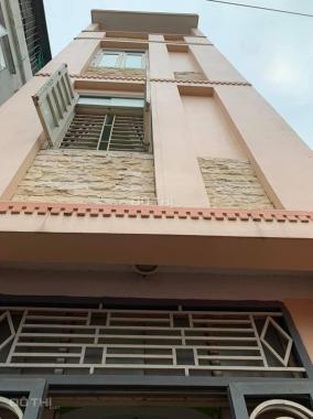 Bán nhà lô góc 2 mặt thoáng, Nguyễn Xiển, diện tích 30m2, 4 tầng, 4PN. Giá 2,75 tỷ