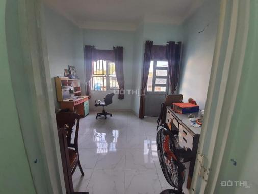 Bán 3 lầu, 4 phòng ngủ nhà 40m2 Quận Bình Tân, TP HCM giá rẻ