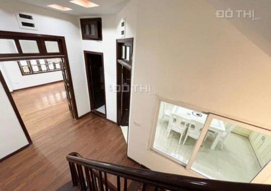 Bán nhà phố Trần Kim Xuyến, Cầu Giấy, DT 40m2, 5T, ô tô vào nhà, KD VP tốt. Giá 9 tỷ