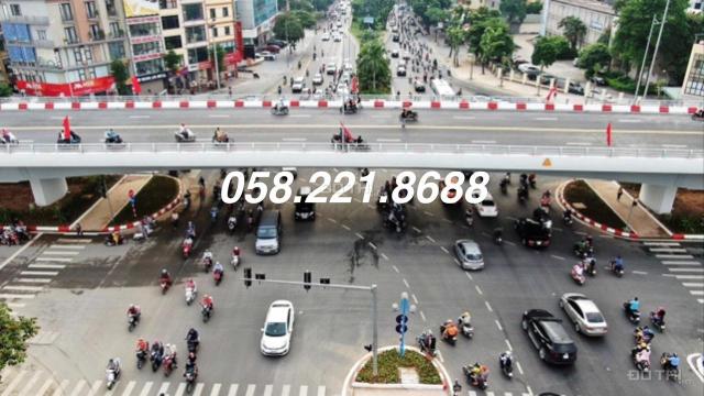 Bán gấp nhà mặt phố Hoàng Quốc Việt 96m2, 6 tầng, MT 5,2m giá hơn 30 tỷ
