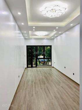 Bán nhà mặt phố Đền Lừ, vỉa hè, ô tô dừng đỗ, kinh doanh, thang máy, 11 tỷ