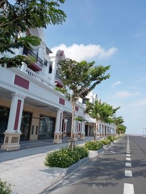 Bán gấp shophouse khu đô thị Phú Cường 5x24m, 3 lầu, giá 4.9 tỷ view Hồ Sen rất đẹp nhà thô