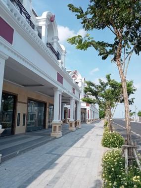 Bán gấp shophouse khu đô thị Phú Cường 5x24m, 3 lầu, giá 4.9 tỷ view Hồ Sen rất đẹp nhà thô