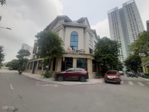 Cho thuê nhà shophouse A10 Nguyễn Chánh (Căn góc 3 mặt tiền 40m) 180m2 x 3,5t, thông sàn, thang máy