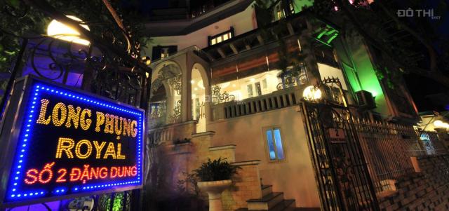 Cho thuê nhà biệt thự mặt phố Đặng Dung (căn góc ngã tư) 300m2 x 3T MT 25m, view hồ, để xe rộng