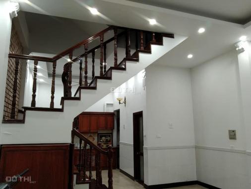 Hiếm! Nhà đẹp phân lô - ô tô - vỉa hè - tại phố Trần Quốc Hoàn: 56m2, 5T chỉ 9.5 tỷ
