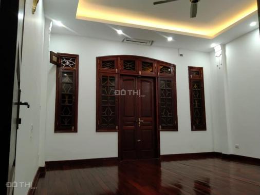 Hiếm! Nhà đẹp phân lô - ô tô - vỉa hè - tại phố Trần Quốc Hoàn: 56m2, 5T chỉ 9.5 tỷ