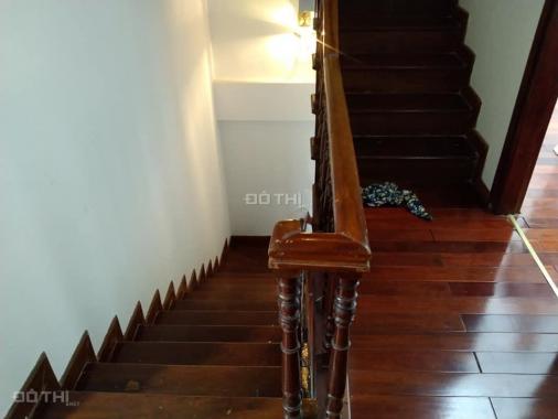 Hiếm! Nhà đẹp phân lô - ô tô - vỉa hè - tại phố Trần Quốc Hoàn: 56m2, 5T chỉ 9.5 tỷ