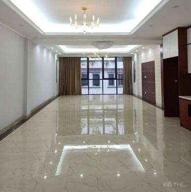 Bán nhà mới xây mặt phố Trần Quốc Hoàn 46m2 x 5 tầng MT 4m 18.7 tỷ kinh doanh sầm uất