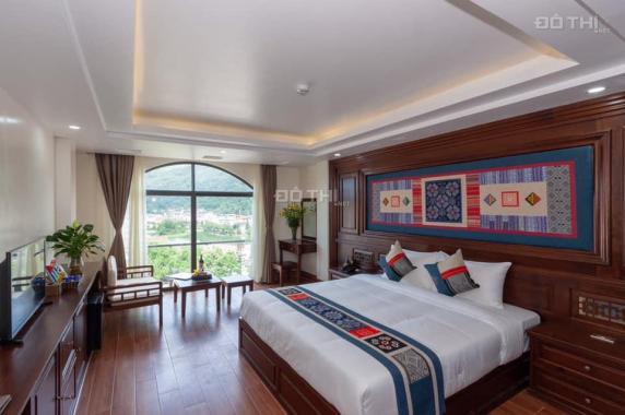 Bán khách sạn đẹp 4 sao thị xã Sa Pa 380m2 6 tầng, MT 20m. View hồ Sa Pa và núi Hàm Rồng