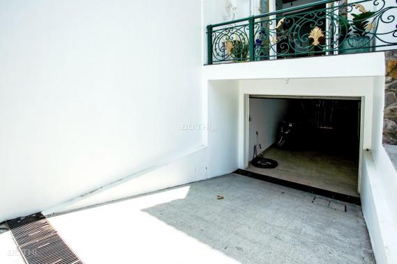 Siêu biệt thự cạnh Phú Mỹ Hưng, 5T, 10x25m, cực đẹp, nơi đáng sống, giá 24 tỷ TL, hiếm bán