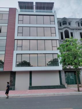 Bán tòa nhà văn phòng 7 tầng 145m2 thông sàn thang máy, phố Hoàng Như Tiếp, Long Biên, hơn 30 tỷ