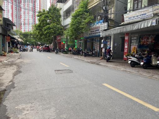 Bán nhà phố Trần Quốc Hoàn, ô tô tránh 2 mặt vỉa hè kinh doanh 42m2, 5 tầng, giá 8.3 tỷ