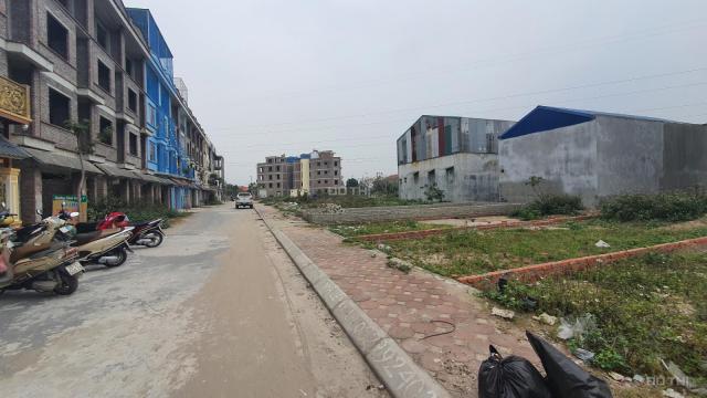 Bán 72.5m2 liền kề Lộc Ninh, Chúc Sơn, đường 11m, ô tô vào, kinh doanh cực đẹp