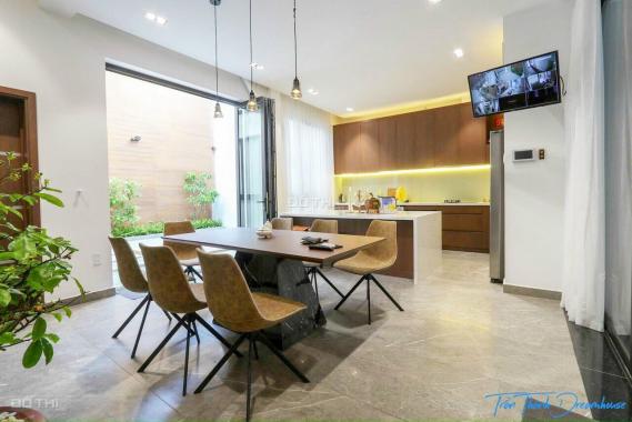 Bán gấp CHDV cao cấp Apartment, Q. 1. DTCN: 186m2, 5L, 32P + TM giá 38 tỷ