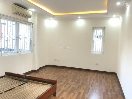 Bán nhà phố Hoàng Đạo Thành, 60m2, 5 tầng, khu chia lô đẹp, rất gần đường to