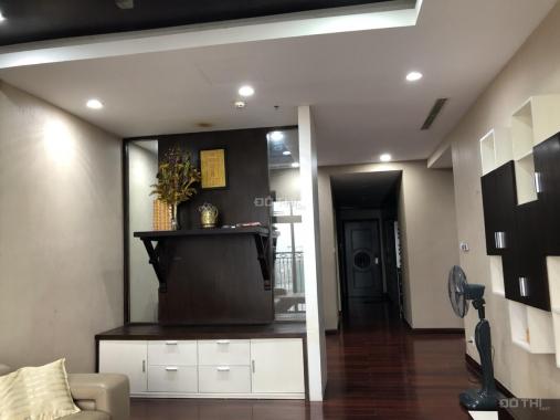 Cho thuê chung cư Royal City, R2, 128 m2, 2PN, nội thất đẹp, 17 tr/tháng. LH: 09812 61526