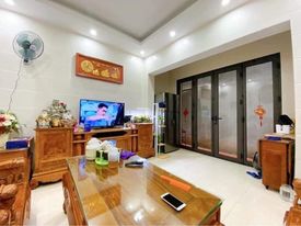 Cần bán gấp nhà Hào Nam 45m2x5T, nhà mới full nội thất hiện đại, giá nhỉnh 5 tỷ
