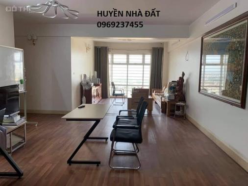 Bán căn hộ chung cư KDT Việt Hưng, Long Biên, Hà Nội diện tích 155.4m2 giá 17 tr/m2