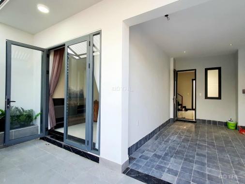 Nhà mới ở ngay - Tặng hết nội thất cao cấp. 80m2, nhà 3 tầng, 6 tỷ