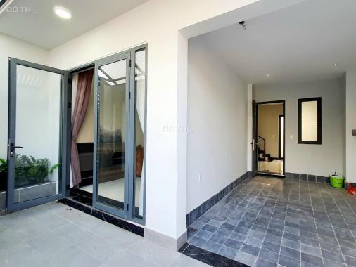 Bán nhà tặng hết nội thất cao cấp khu dân cư Phú Xuân. DTSD 240m2 giá 6,1 tỷ