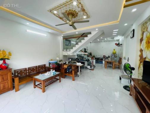 Bán nhà 2,5 tầng cực hiếm - Giá 1,8 tỷ 52m2, LH em Huyền 0913109279