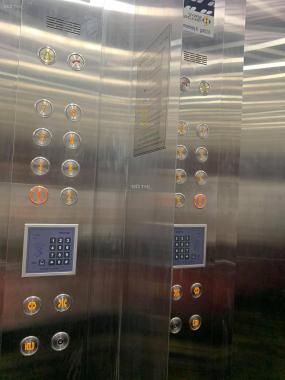 Chính chủ cần bán gấp nhà mặt phố Trần Phú 60m2, mặt tiền 5.2m, thang máy xịn, vỉa hè, KD đỉnh