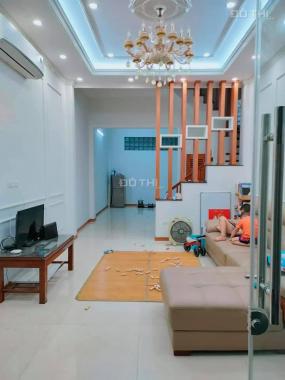 Chính chủ bán nhà Mỹ Đình, 40m2, lô góc, ô tô, gần phố, chỉ 2,55 tỷ