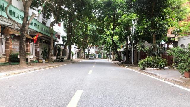 Cần bán gấp căn biệt thự hai mặt thoáng dãy HH04 khu đô thị mới Việt Hưng, Long Biên