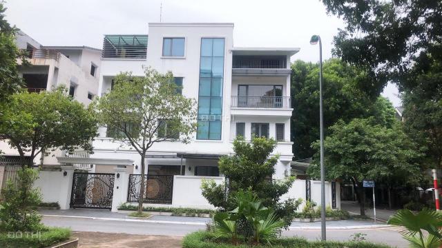 Cần bán gấp căn biệt thự hai mặt thoáng dãy HH04 khu đô thị mới Việt Hưng, Long Biên