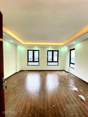 Nhà mới lô góc phố Nguyễn Tuân 40m2 6 tầng, MT 5m. Giá 4,3 tỷ