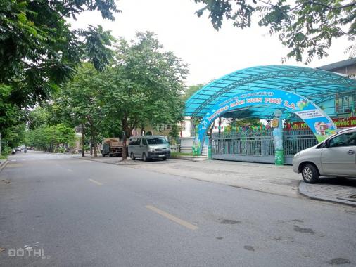 Bán gấp liền kề Văn Phú cạnh trường mầm non, 90m2, đường 17m, nội thất xịn