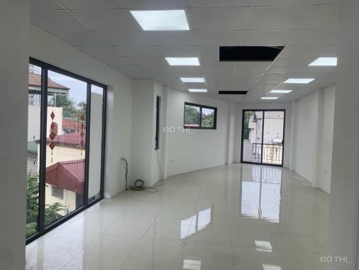 Cho thuê nhà Hoàng Hoa Thám 70m2 x 5T MT 9m nhà mới có thang máy thông sàn 33tr/th