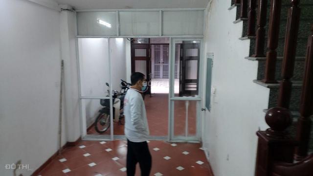 Cho thuê nhà 5 tầng Hoàng Quốc Việt làm văn phòng