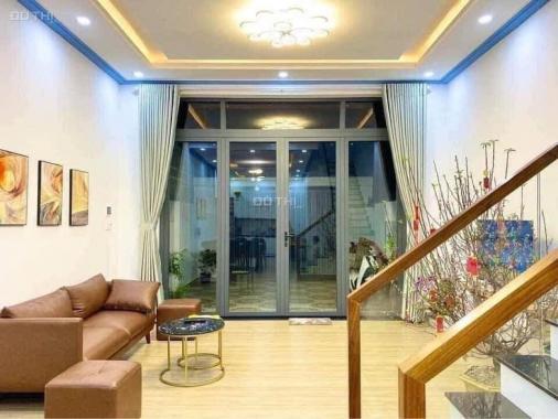 Bán nhà 5 tầng đầy đủ nội thất cách mặt phố Bạch Mai 50m, giá 4,4 tỷ