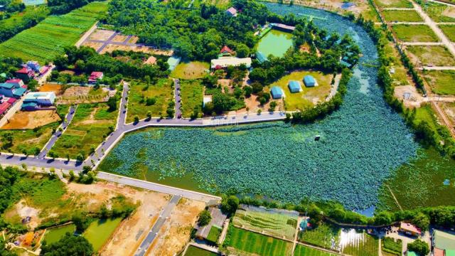Sở hữu ngay lô hoa hậu DT 98m2 đẹp nhất view hồ sen Hòa Lạc, sẵn sổ đỏ, tăng trưởng tốt. 0962830896