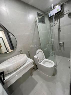 2 tầng đúc, có 2 phòng ngủ, 2WC, rẻ đẹp mặt tiền Hồng Bàng