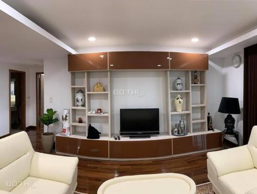 Chính chủ cho thuê căn hộ 160m2, 3 phòng ngủ tòa nhà Vincom Bà Triệu, đầy đủ nội thất như ảnh