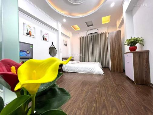 Anh nhà ở chung cư mini Cầu Giấy 50m2 vài bước ô tô tránh phân lô thoáng sáng