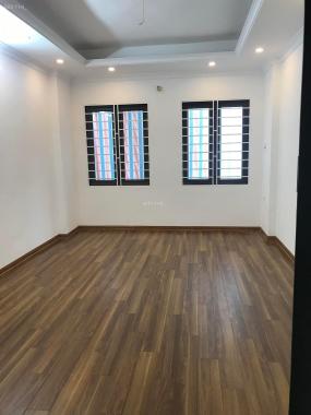 Cần bán nhà mặt ngõ Lương Yên, 6 tỷ, 37m2x4T, ô tô đỗ