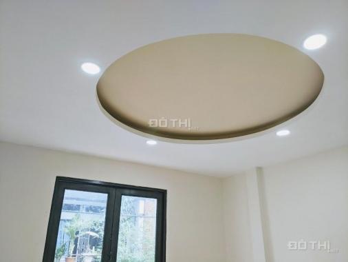 Chính chủ 37m2 hẻm Nguyễn Văn Cừ, quận 1 giá chỉ 6 tỷ, cho thuê 40tr/tháng