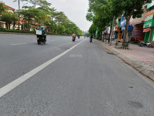 Cần bán nhà khu tái định cư Giang Biên hướng (ĐN) 2 căn 45m2 và 40m2, nhà đẹp ở luôn giá 5,3 tỷ