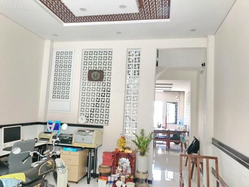 Bán nhà hẻm 90 Hoàng Quốc Việt, 50m2 2 lầu ST, đường 8m, giá 8.15 tỷ, Ms Nga BĐS