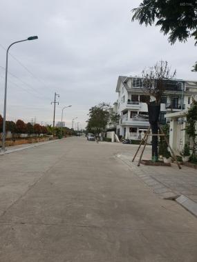 Bán lô đất thổ cư tại Tân Phú ngõ ô tô DT 40m2, giá 800tr LH ngay E Mạnh 0842133336