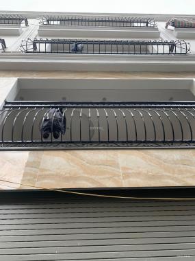Bán nhanh nhà ngõ 28 Tứ Liên, giá 4.75 tỷ, 33m2x5T, ô tô đỗ gần, ngõ thông, ảnh thật