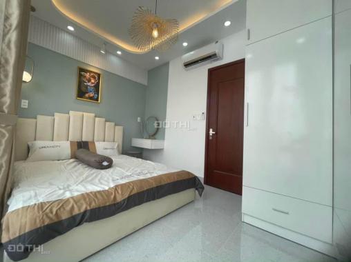 Bán nhà gấp quận Bình Tân (4PN + sân thượng), 40m2, 2 tỷ 5 bớt lộc