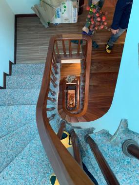 Bán gấp nhà đầu ngõ Đặng Tiến Đông, giá 5.8 tỷ, 35m2x5T, nhà đẹp ở luôn