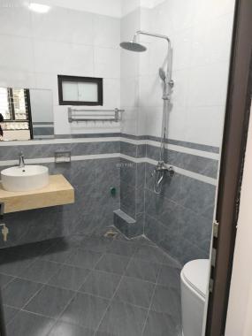 Cần bán nhà ngõ 612 Đê La Thành, giá 7,9 tỷ, 42m2x6T, ngõ gần, KD được