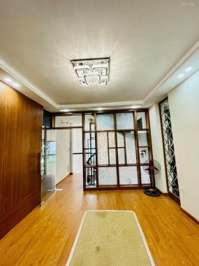 Cần bán nhà MP Đội Cấn, BĐ giá 16,7 tỷ, 50m2 x 4T, KD lớn, có vỉa hè