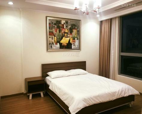 Cho thuê căn hộ 3 phòng ngủ, đủ đồ Vinhomes Nguyễn Chí Thanh, ban công đông nam